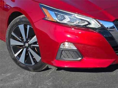 Used 2022 Nissan Altima 2.5 SV w/ SV Premium Package image 3