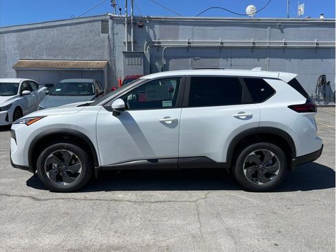 Used 2025 Nissan Rogue SV image 7