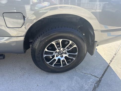 Used 2024 Nissan Titan SV w/ SV Convenience Package image 4