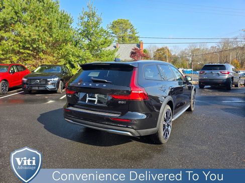 Certified 2025 Volvo V60 B5 Cross Country Ultra w/ Protection Package Premier AWD/4WD image 8