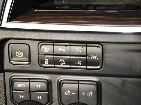 Used 2025 Chevrolet Tahoe Z71 AWD/4WD image 37