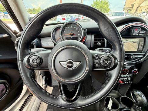 Used 2018 MINI Cooper 4-Door Hardtop w/ Premium Package FWD image 30