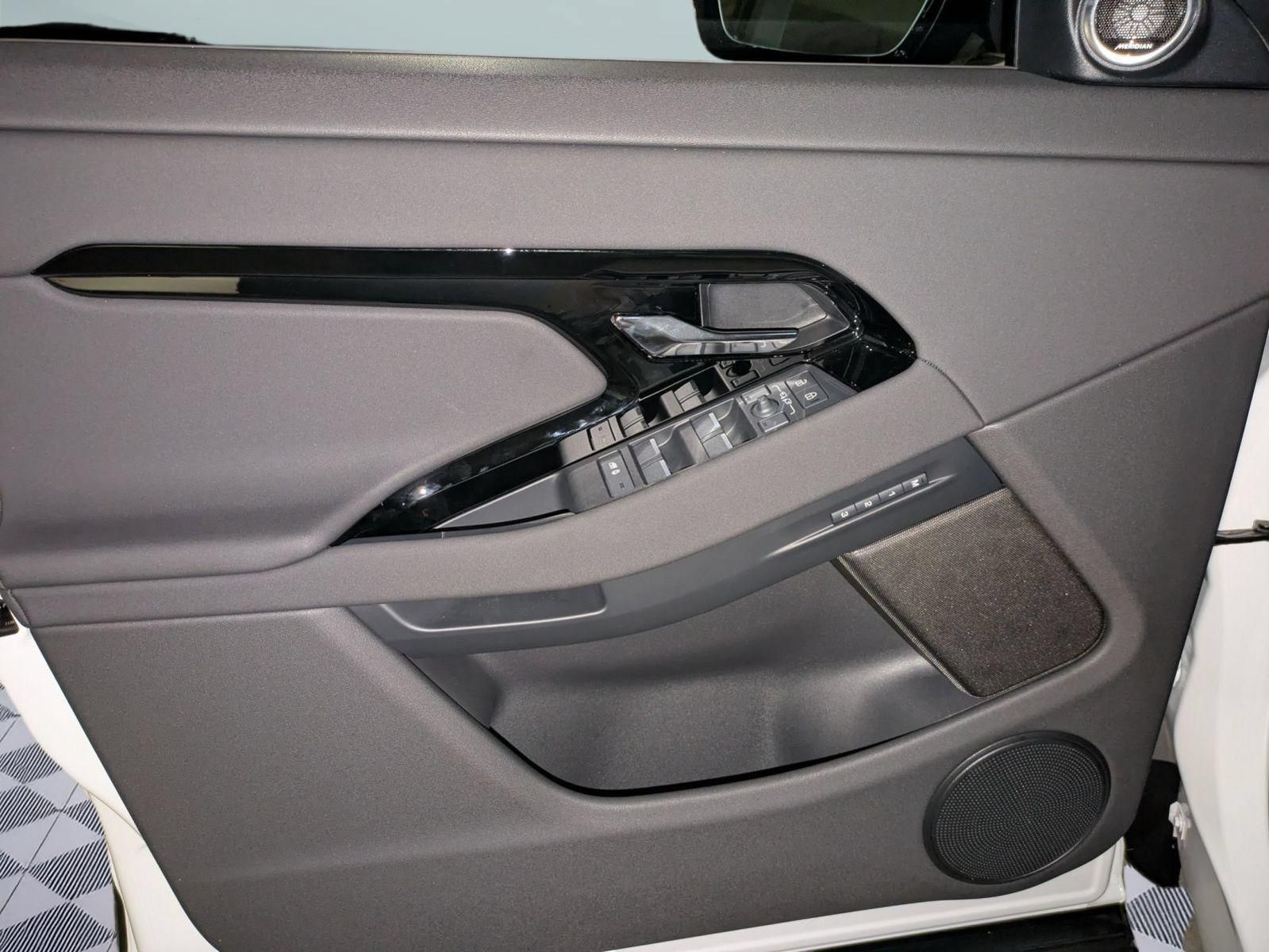 New 2026 Land Rover Range Rover Evoque S AWD/4WD image 11