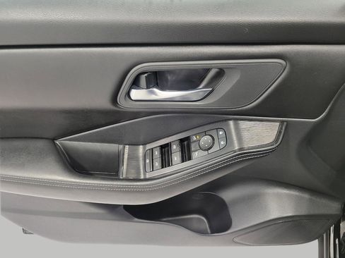 Used 2024 Nissan Rogue SV image 26