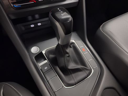 Used 2022 Volkswagen Tiguan SE image 25