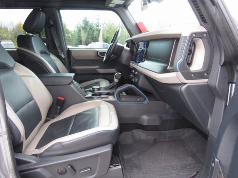 Used 2023 Ford Bronco Wildtrak image 17