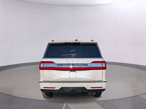 Used 2019 Lincoln Navigator Reserve AWD/4WD image 4