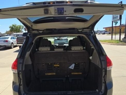 Used 2014 Toyota Sienna XLE FWD image 26