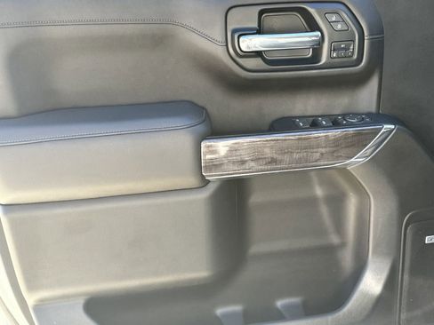 Used 2022 Chevrolet Silverado 1500 LTZ image 10