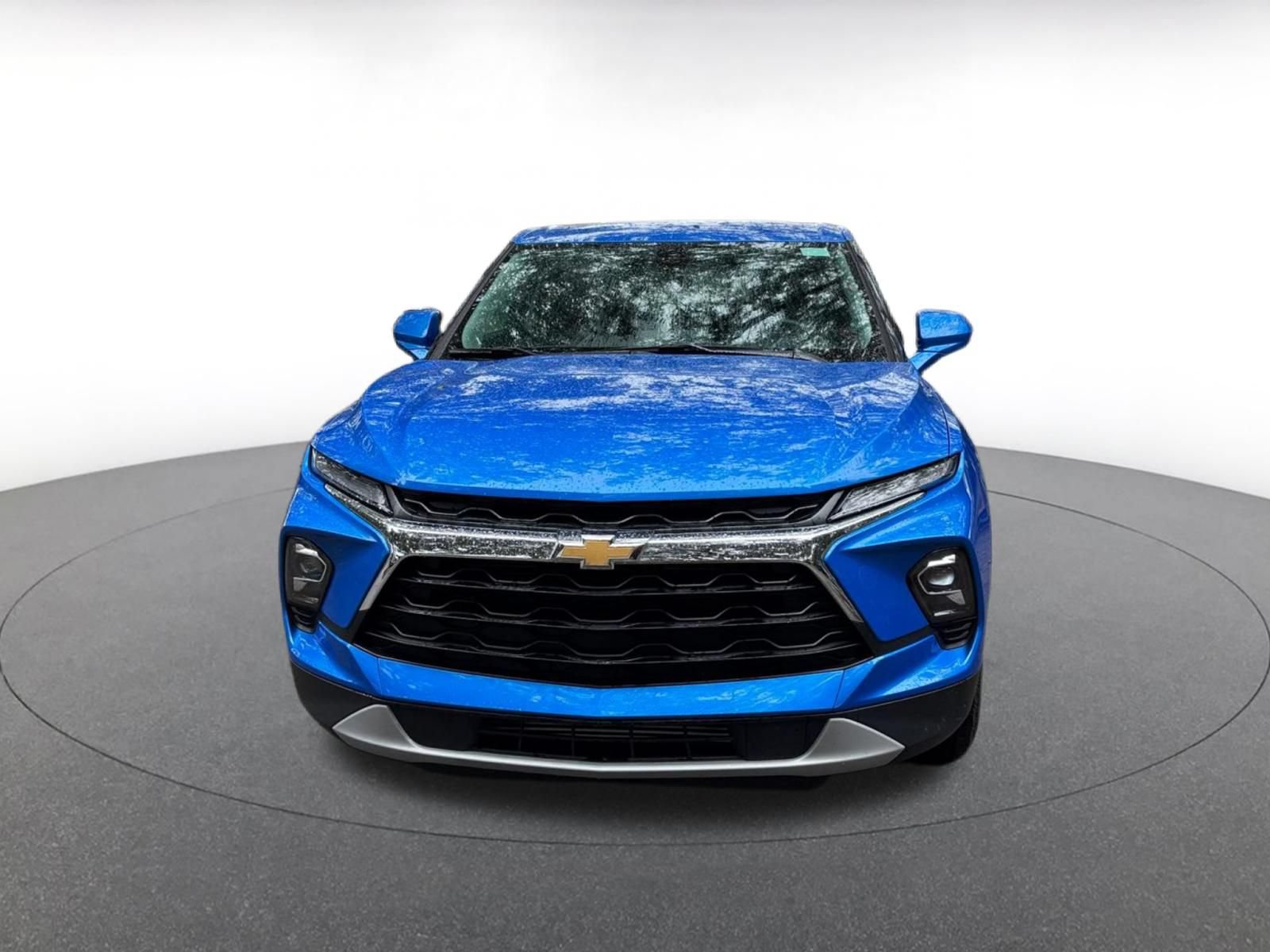 Used 2026 Chevrolet Blazer LT FWD image 2