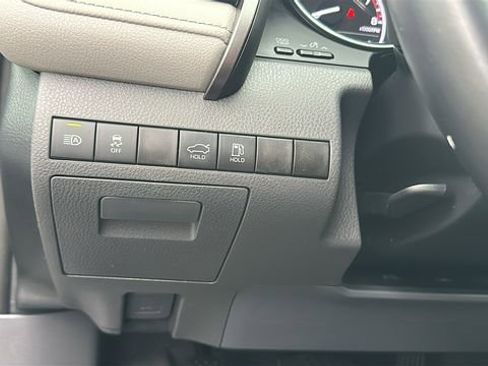 Used 2020 Toyota Camry SE w/ Carpet Mat Package FWD image 17