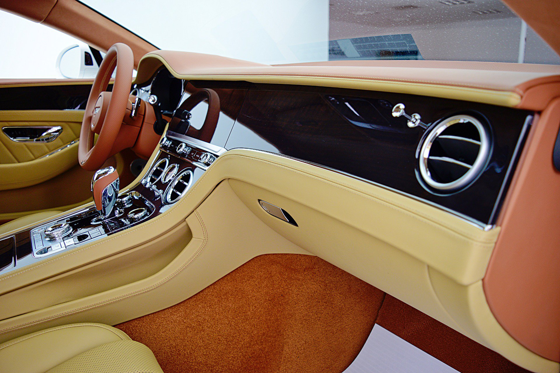 Used 2024 Bentley Continental GT AWD/4WD image 27
