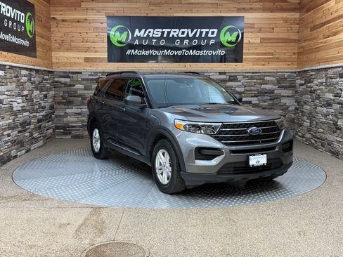 Used 2021 Ford Explorer XLT AWD/4WD image 2