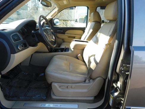 Used 2011 GMC Yukon Denali image 9