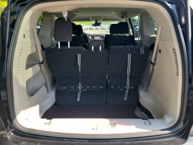 Used 2023 Chrysler Voyager LX FWD image 12