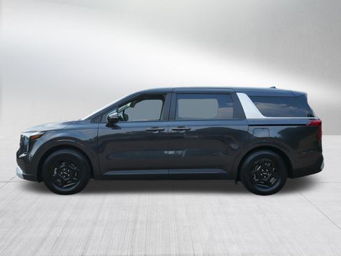 Certified 2026 Kia Carnival FWD image 4