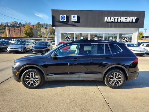 Used 2019 Volkswagen Tiguan SE w/ Panoramic Sunroof Package image 2