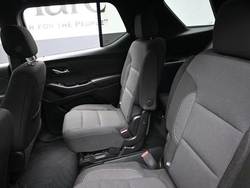 Used 2022 Chevrolet Traverse LT FWD image 23