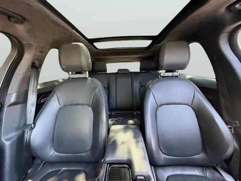 Used 2020 Jaguar F-PACE Premium image 24