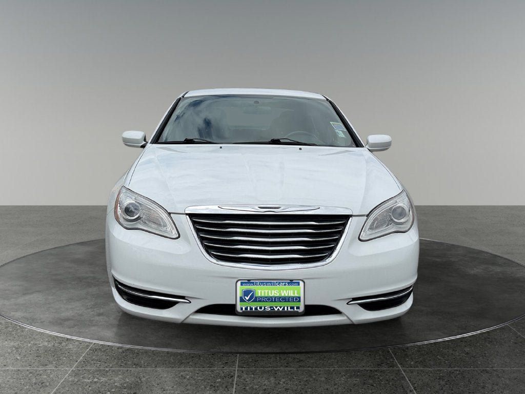 Used 2014 Chrysler 200 Touring FWD image 2
