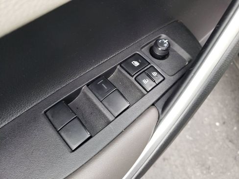 Used 2023 Toyota Corolla Cross XLE w/ Convenience Package image 11