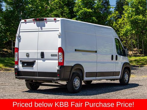 Used 2024 RAM ProMaster 2500 w/ Convenience Group FWD image 8