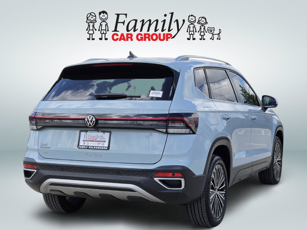 Used 2025 Volkswagen Taos SE FWD image 4