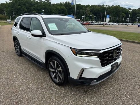 Used 2023 Honda Pilot Touring image 3
