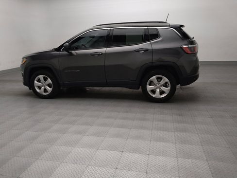 Used 2018 Jeep Compass Latitude w/ Popular Equipment Group FWD image 3