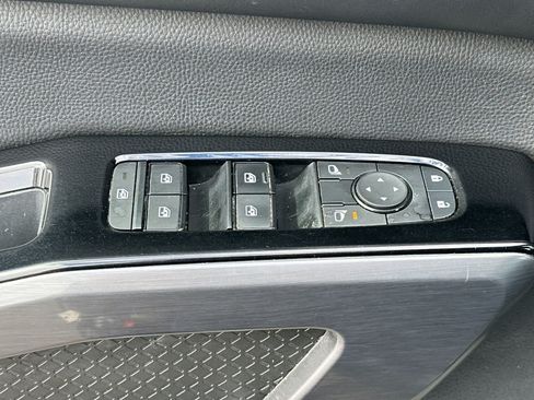 Used 2023 Nissan Pathfinder SL AWD/4WD image 13