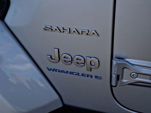 Used 2023 Jeep Wrangler Unlimited Sahara AWD/4WD image 31