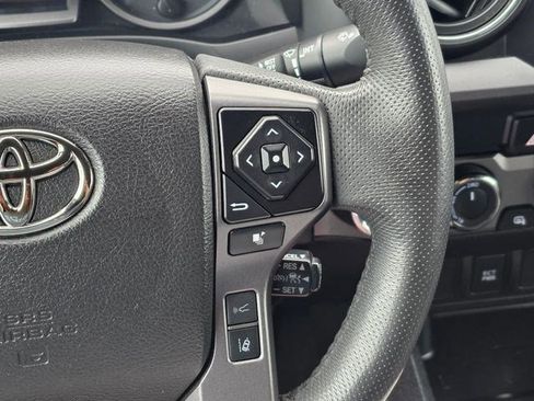 Used 2022 Toyota Tacoma TRD Off-Road AWD/4WD image 27