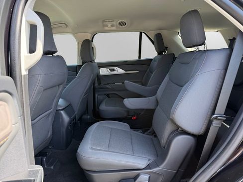 Used 2025 Ford Explorer Active image 13