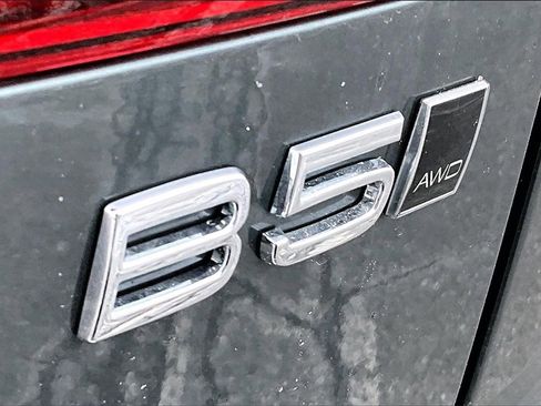 New 2026 Volvo XC60 B5 Plus w/ Protection Package Premier image 9