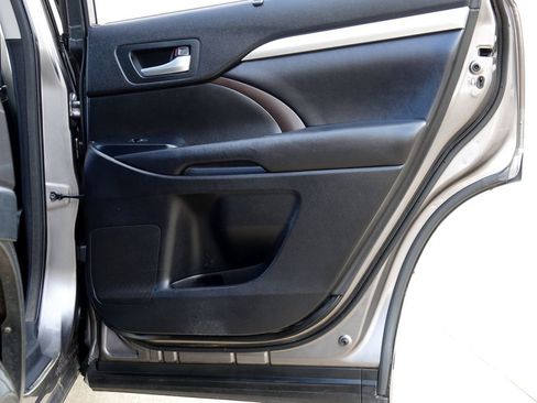 Used 2018 Toyota Highlander XLE image 40