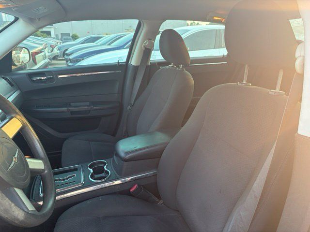 Used 2009 Chrysler 300 LX RWD image 3