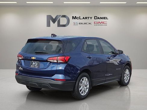 Used 2023 Chevrolet Equinox LS w/ LS Convenience Package image 5
