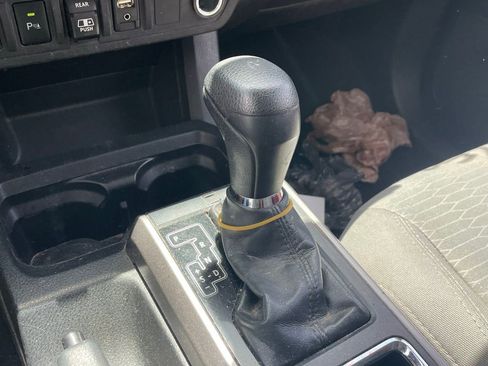 Used 2018 Toyota Tacoma SR5 RWD image 7