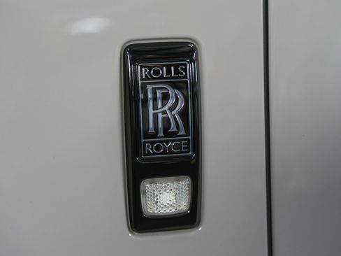 Used 2022 Rolls-Royce Cullinan Black Badge AWD/4WD image 21