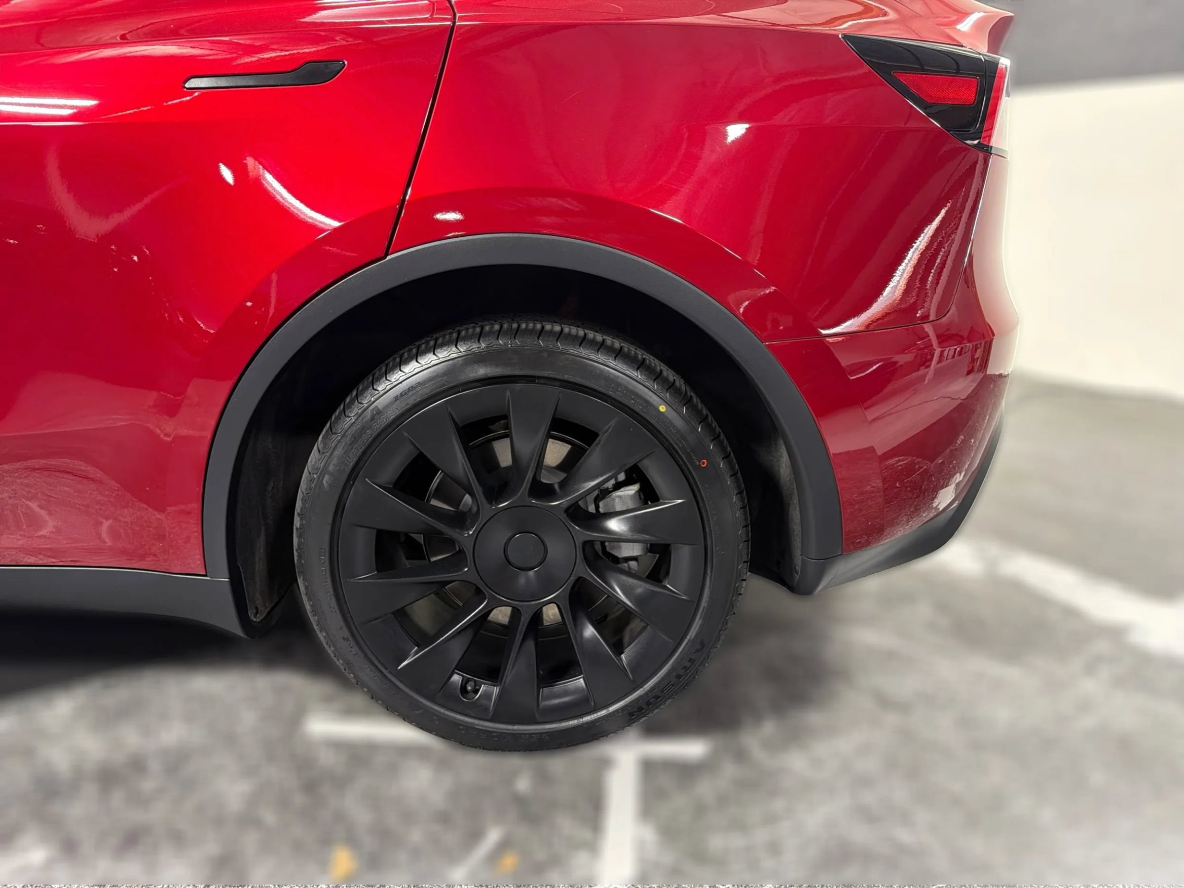 Used 2024 Tesla Model Y Long Range AWD/4WD image 19