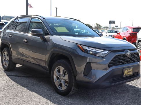 Used 2025 Toyota RAV4 XLE AWD/4WD image 3