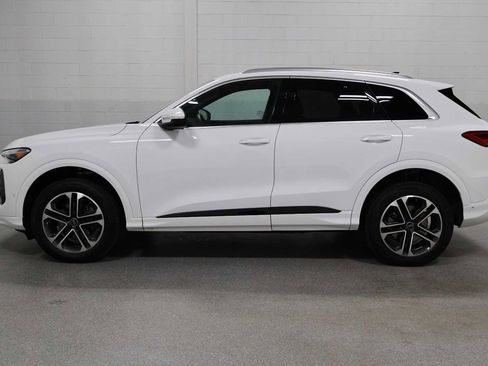 Certified 2025 Audi Q5 Premium w/ Convenience Package AWD/4WD image 2