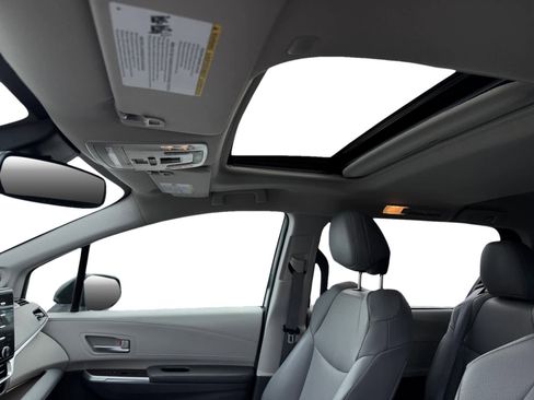 Used 2023 Toyota Sienna XLE w/ XLE Plus Package image 3