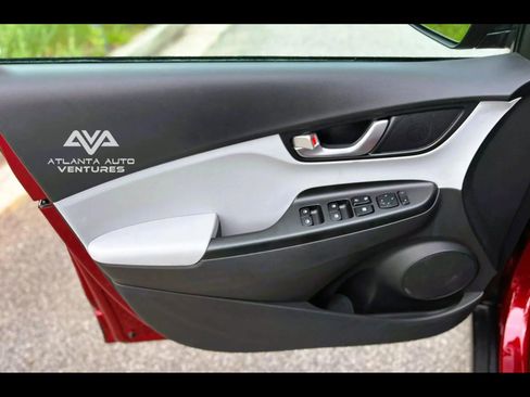 Used 2023 Hyundai Kona SE image 32