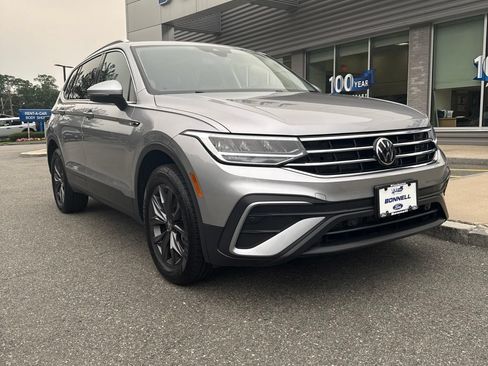 Used 2023 Volkswagen Tiguan SE w/ Panoramic Sunroof Package AWD/4WD image 6
