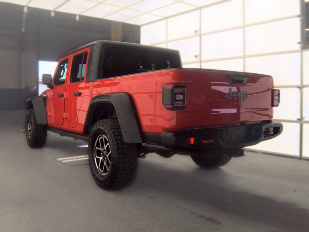 Used 2024 Jeep Gladiator Rubicon w/ Technology Group AWD/4WD image 4
