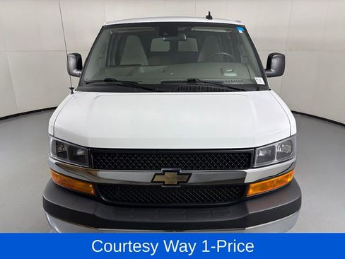 Used 2025 Chevrolet Express 3500 LT w/ LT Preferred Equipment Group RWD image 4
