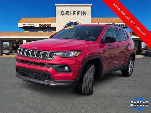 Used 2023 Jeep Compass Latitude image 11