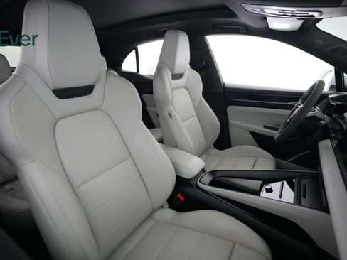 Used 2024 Porsche Macan 4 Electric AWD/4WD image 23