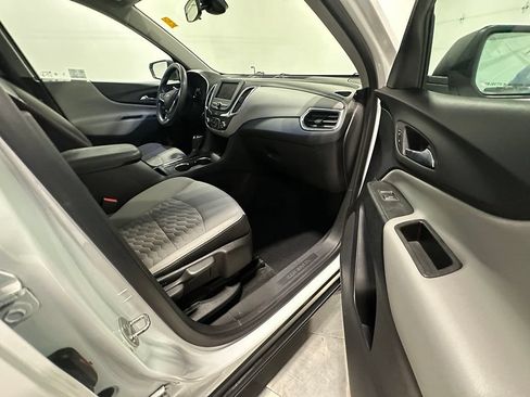 Used 2020 Chevrolet Equinox LS AWD/4WD image 25